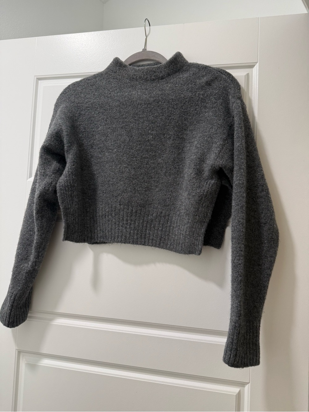 Cropped fuzzy Sweater - Charcoal Gray